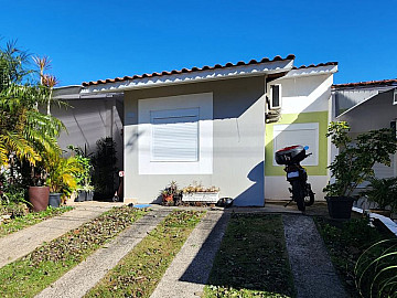 Casa com 03 dormit�rios no Terra Nova IV