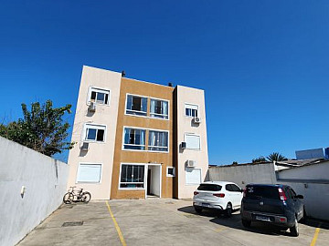 Apartamento com sacada e churrasqueira