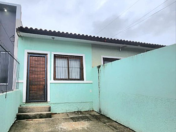 Casa com 02 dormit�rios no Porto Verde